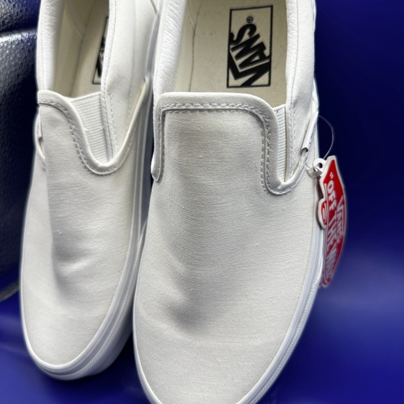 Vans unisex Classic White Slip-On Sneakers. - Picture 9 of 9